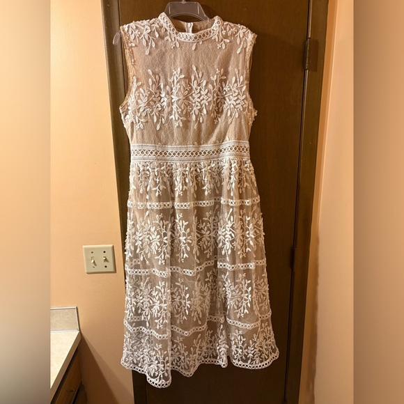 Ivy City Co Dresses & Skirts - Ivy City Co. white lace flower appliqué midi dress